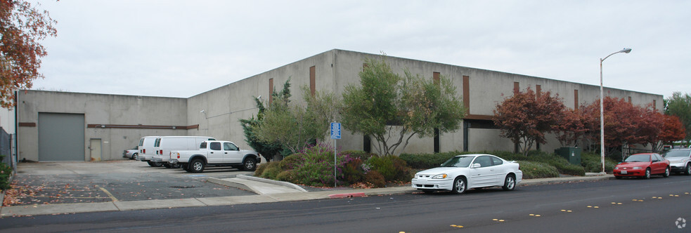 2377 Stanwell Dr, Concord, CA for lease - Building Photo - Image 3 of 4