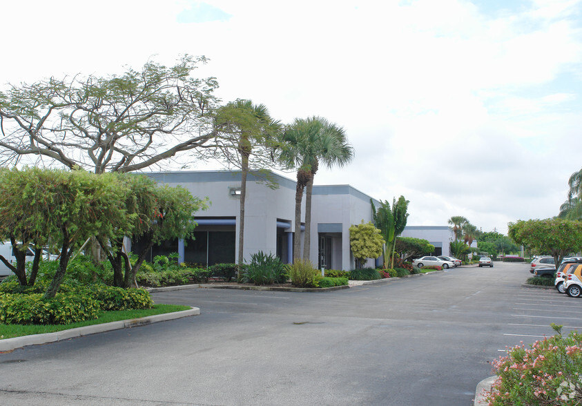 3350 NW 2nd Ave, Boca Raton, FL for lease - Primary Photo - Image 1 of 4