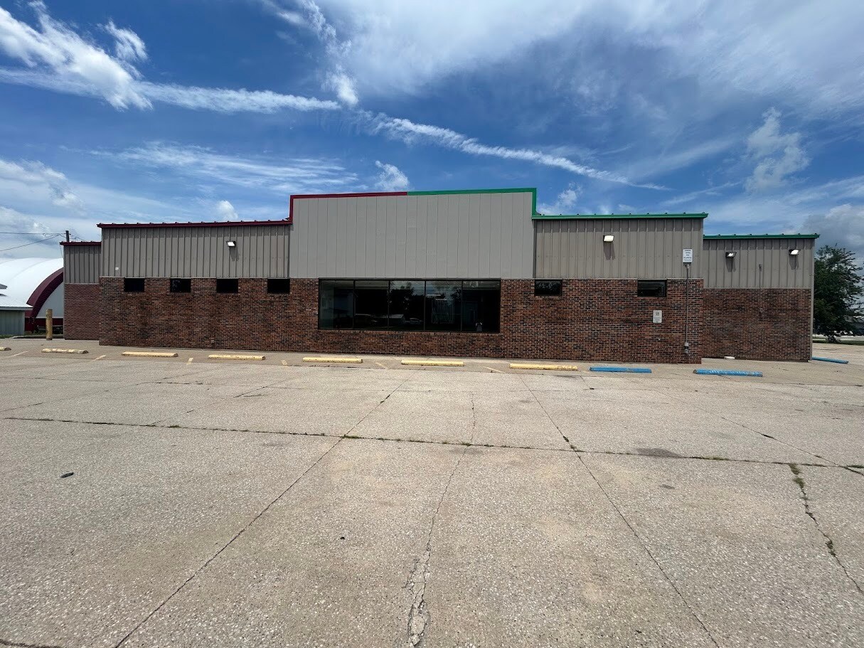 109 E Clark St, La Plata, MO for lease Building Photo- Image 1 of 5