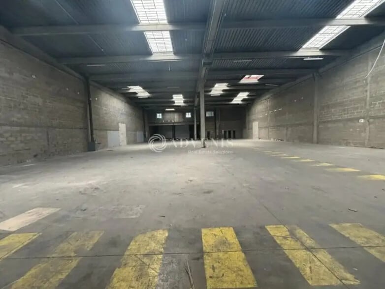 Industrial in Goussainville for lease - Interior Photo - Image 3 of 7