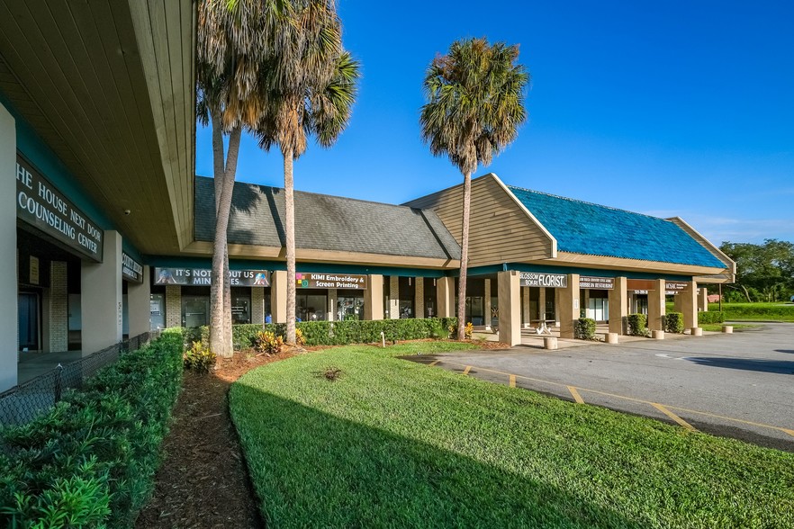 840 Deltona Blvd, Deltona, FL for lease - Building Photo - Image 3 of 6