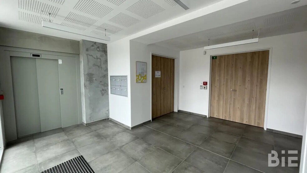 Office in Bruges for lease - Building Photo - Image 2 of 9