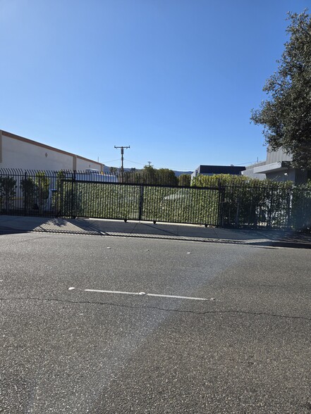 1616 E Los Angeles Ave, Simi Valley, CA for lease - Building Photo - Image 3 of 16