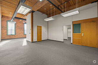 290 Pratt St, Meriden, CT for lease Interior Photo- Image 2 of 3