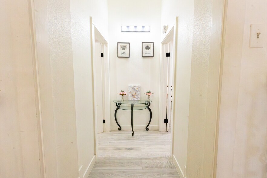 155 Sheridan Blvd, Lakewood, CO for sale - Interior Photo - Image 3 of 21