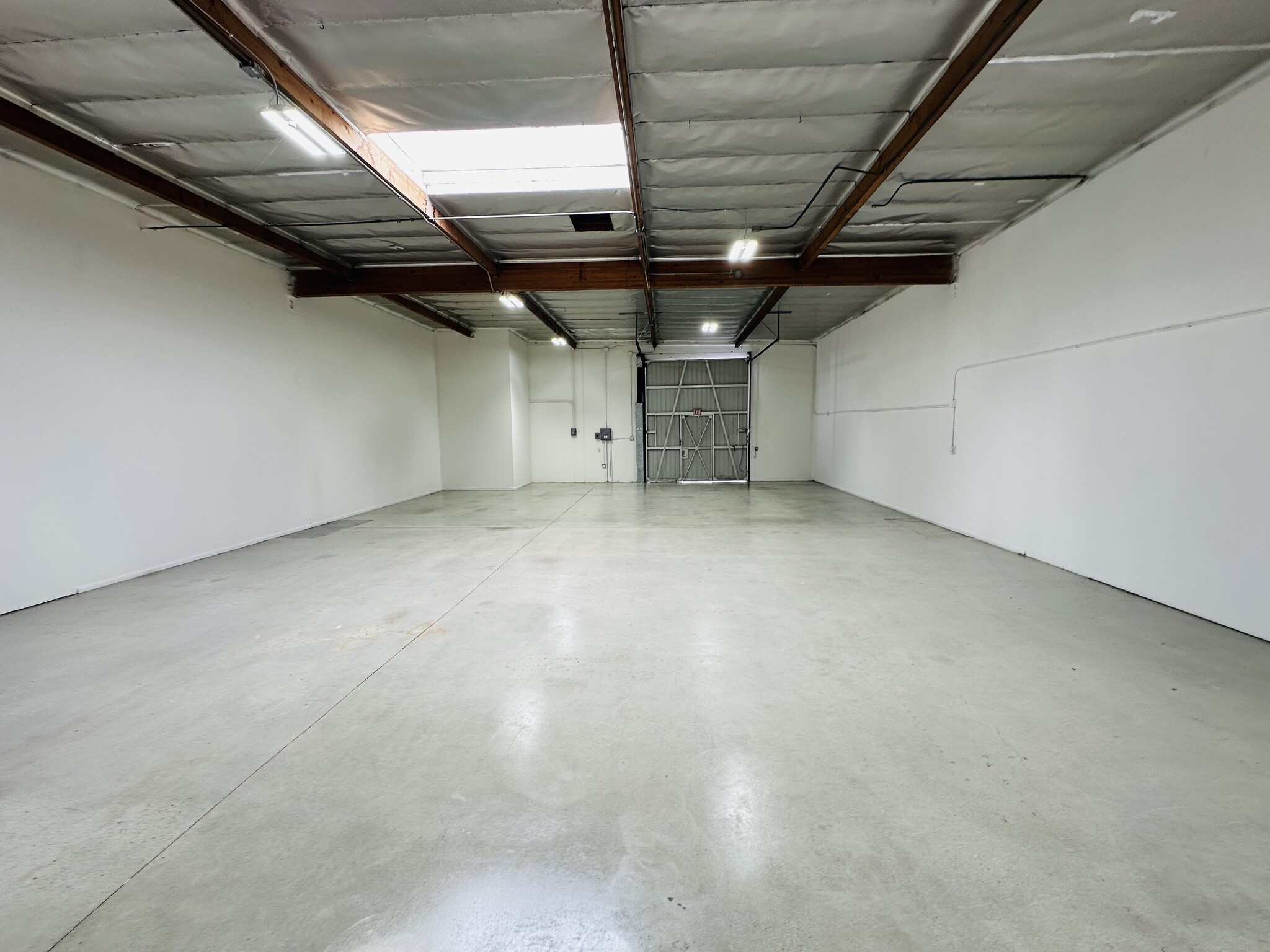 2700 S Main St, Santa Ana, CA for lease Interior Photo- Image 1 of 13