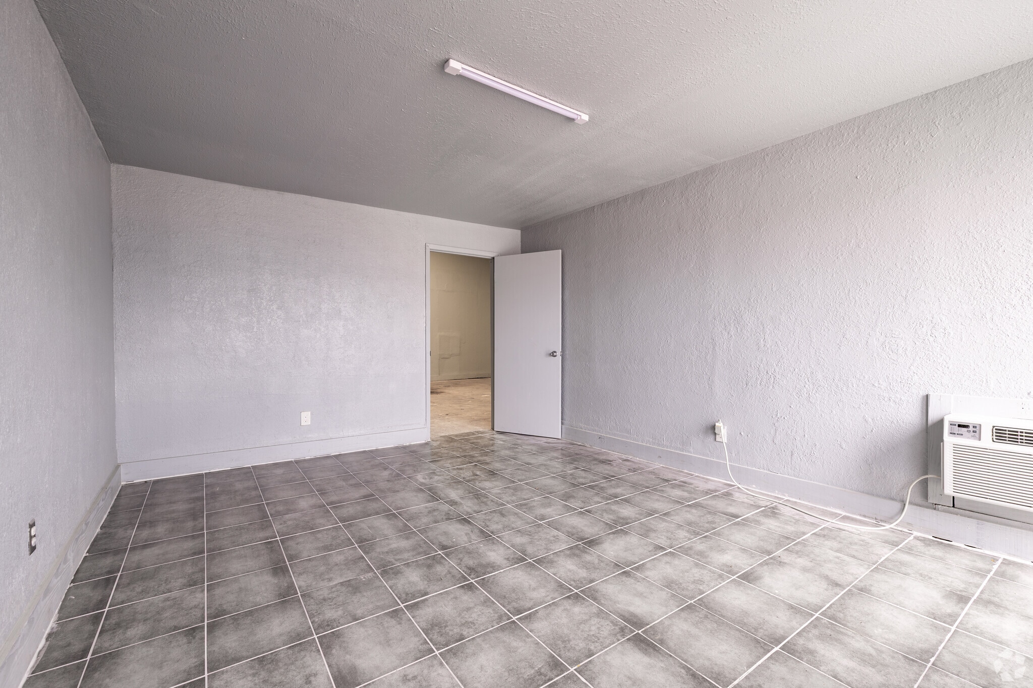 7676 N I-45, Houston, TX for lease Interior Photo- Image 1 of 5