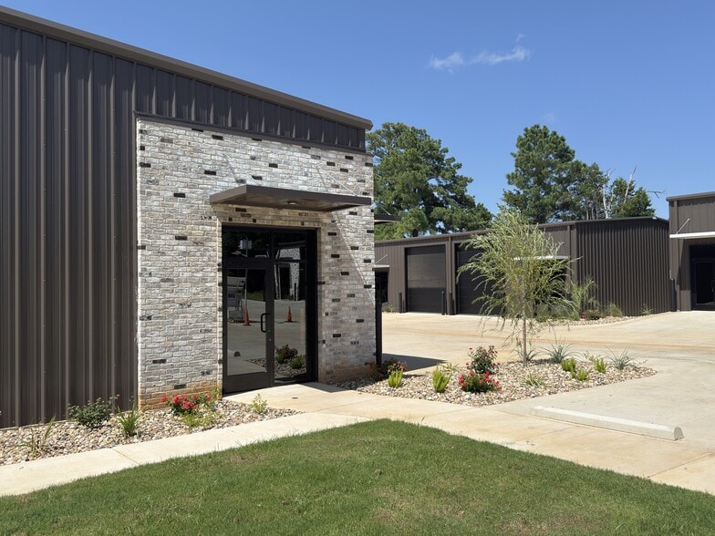 12173 State 64 hwy, Tyler, TX for lease - Building Photo - Image 1 of 15