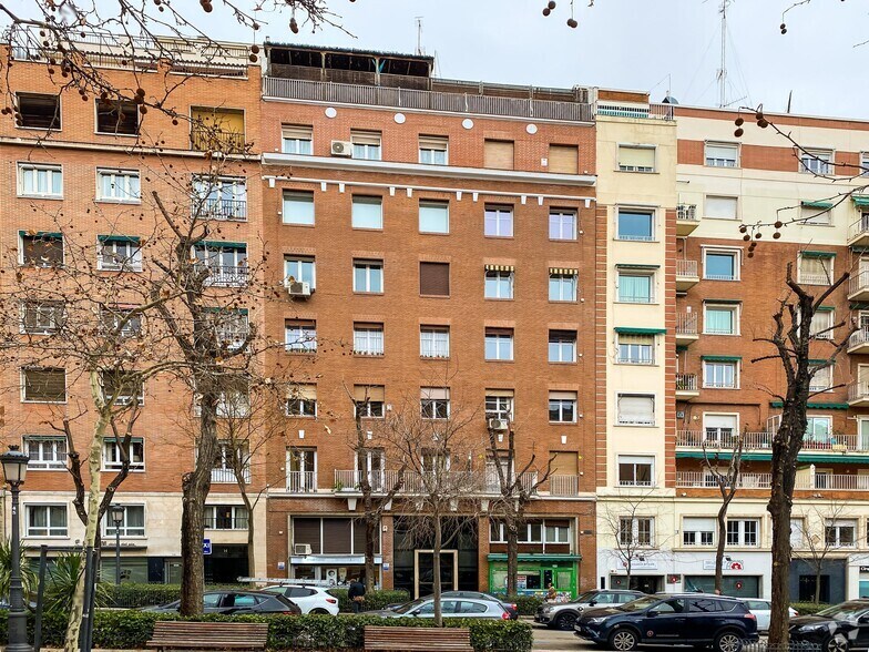 Plaza del Conde del Valle de Súchil, 12, Madrid, Madrid for sale - Building Photo - Image 1 of 1