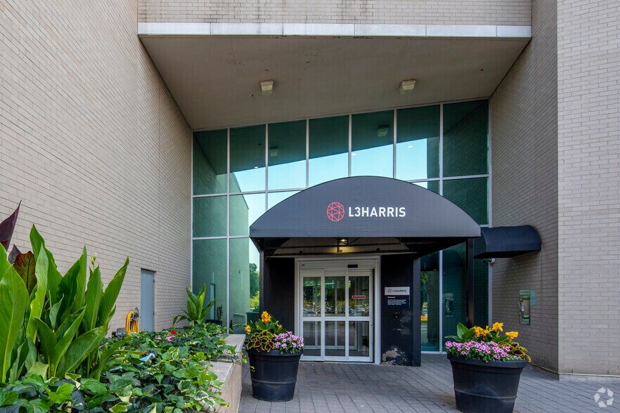 649 North Service Rd, Burlington, ON for sale - Building Photo - Image 3 of 7