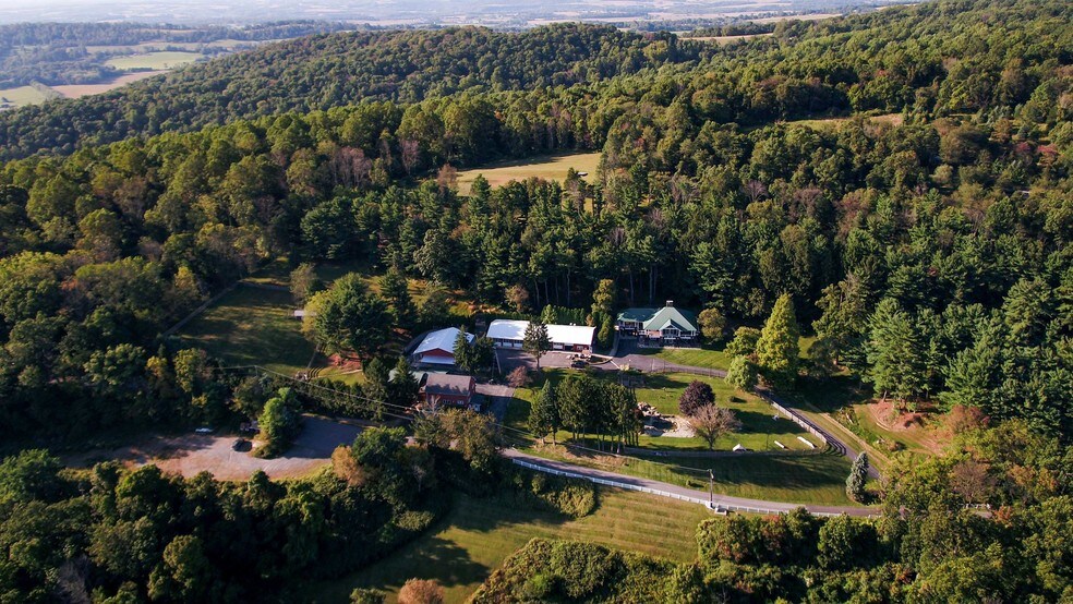 201 Lows Hollow Rd, Stewartsville, NJ, 08886 Veterinarian/Kennel