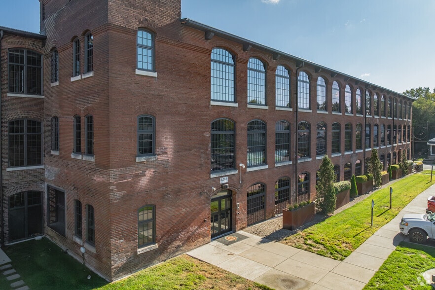 946 Goss Ave, Louisville, KY for sale - Primary Photo - Image 1 of 1