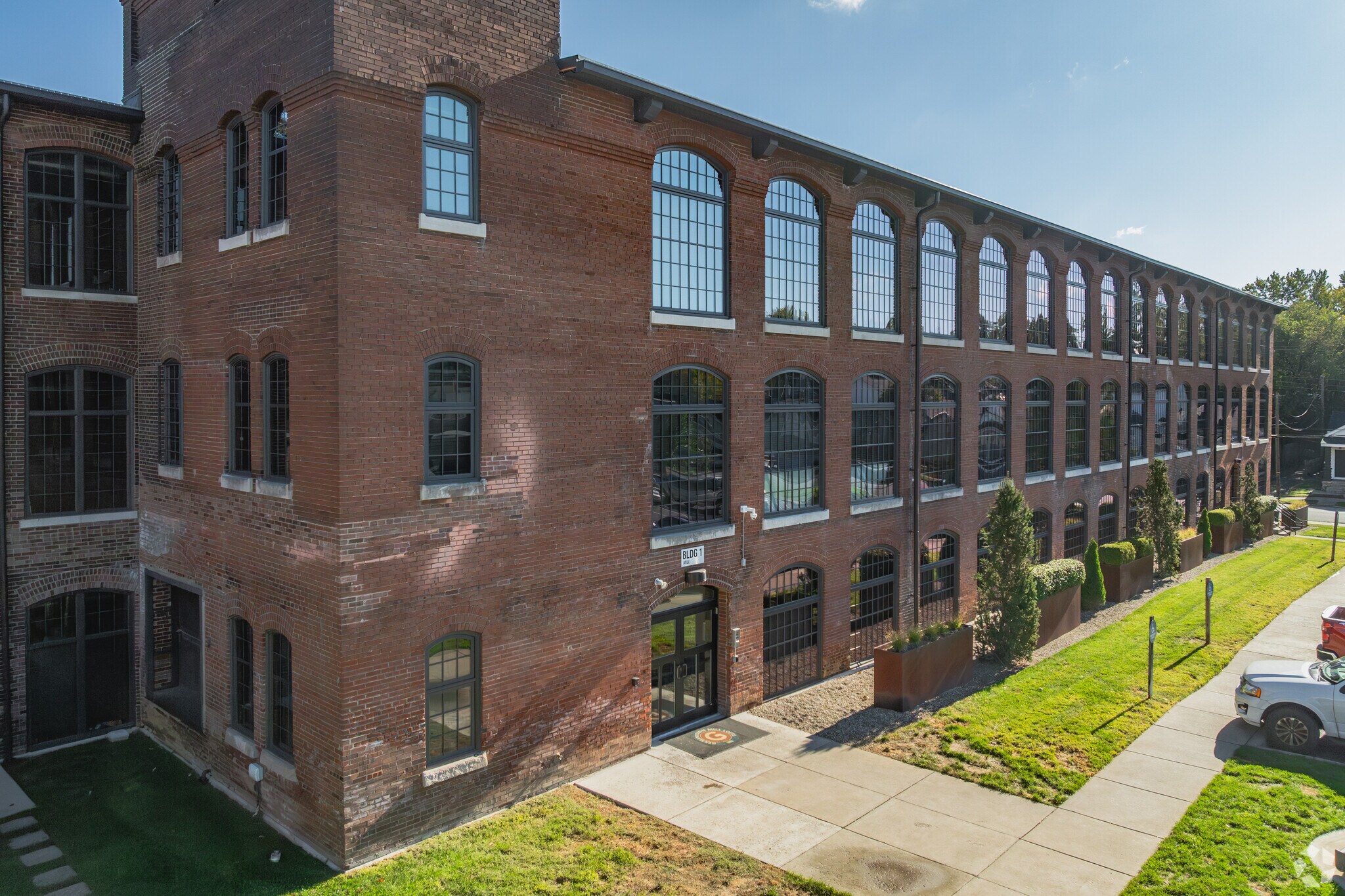 946 Goss Ave, Louisville, KY for sale Primary Photo- Image 1 of 1