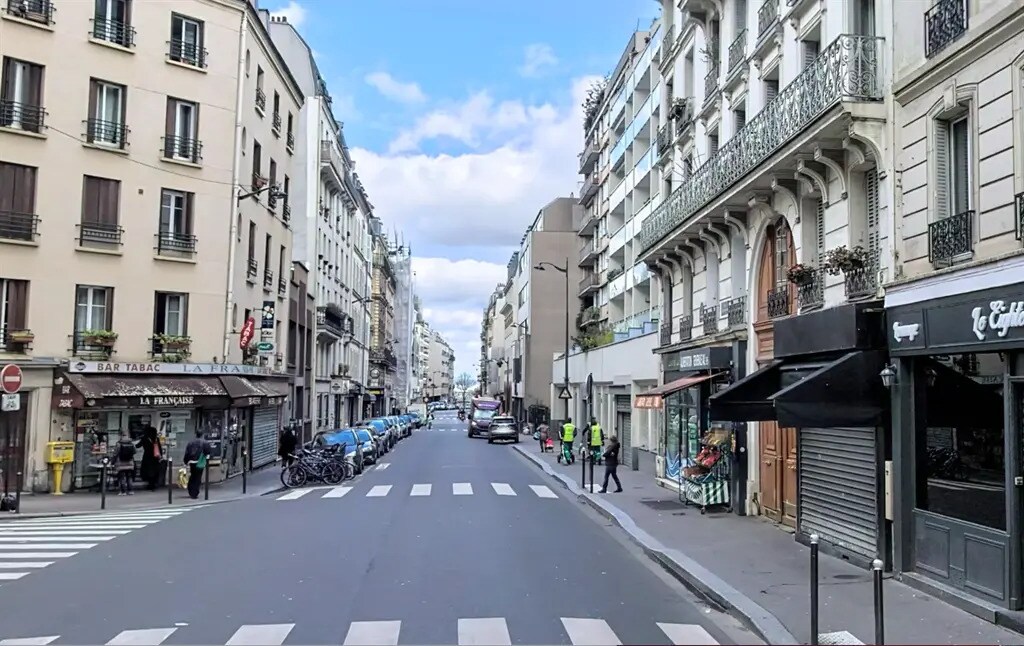 Retail in Paris for lease Building Photo- Image 1 of 2