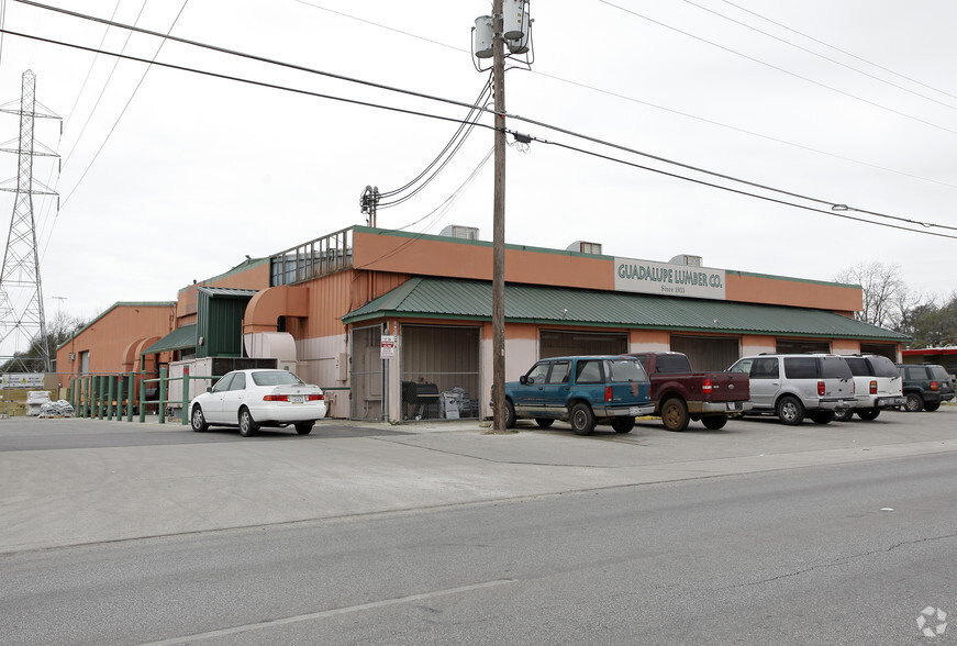 4654 Rigsby Ave, San Antonio, TX for lease - Building Photo - Image 3 of 6