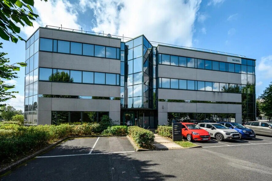 Flex in Antony for lease - Building Photo - Image 2 of 10