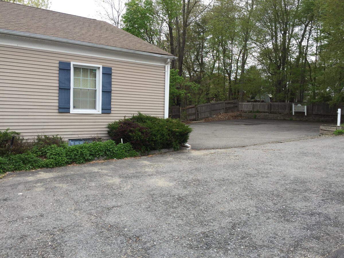 97 Locust Ave, Cortlandt Manor, NY 10567