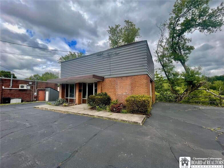 553 W 3rd St, Jamestown, NY for sale - Primary Photo - Image 1 of 1