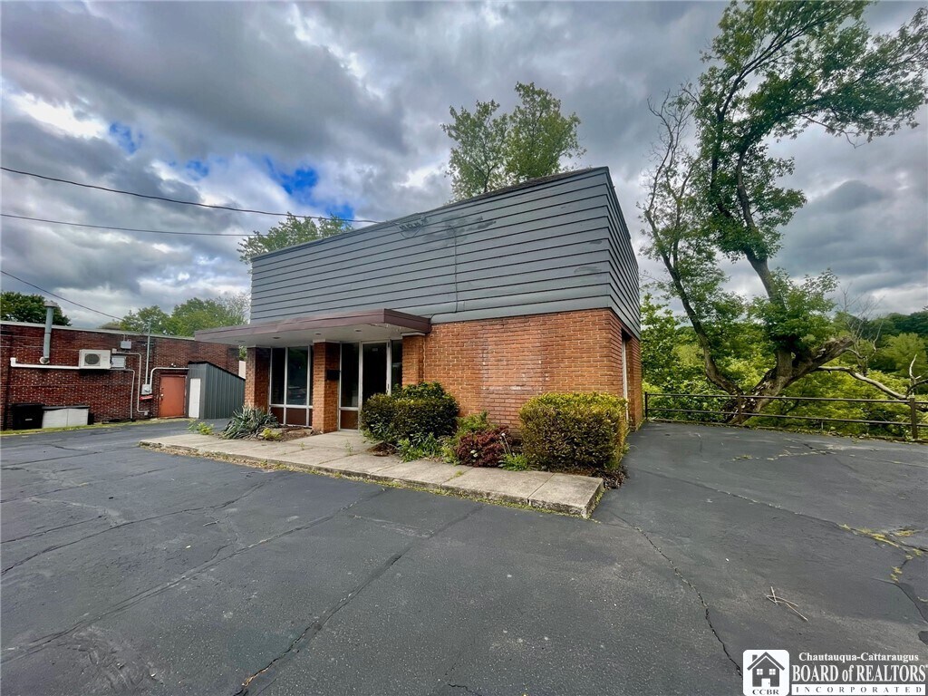 553 W 3rd St, Jamestown, NY for sale Primary Photo- Image 1 of 1