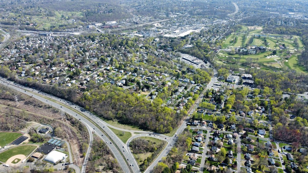 105 Pomander Dr, White Plains, NY for sale - Aerial - Image 1 of 2