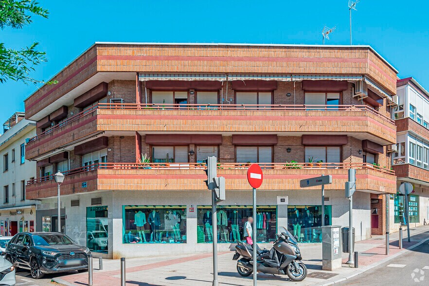 Avenida Osa Mayor, 86, Madrid, Madrid for sale - Primary Photo - Image 1 of 1