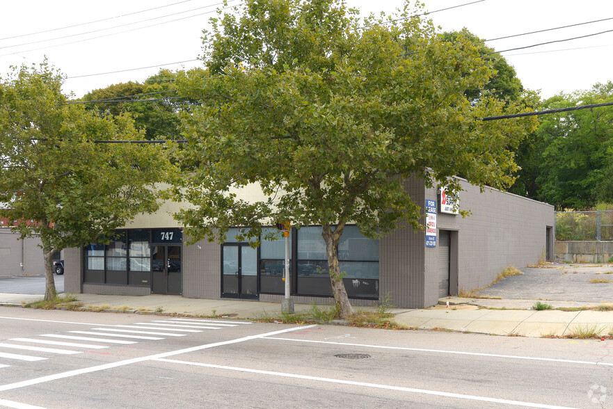 745-747 N Main St, Providence, RI for sale - Primary Photo - Image 1 of 1