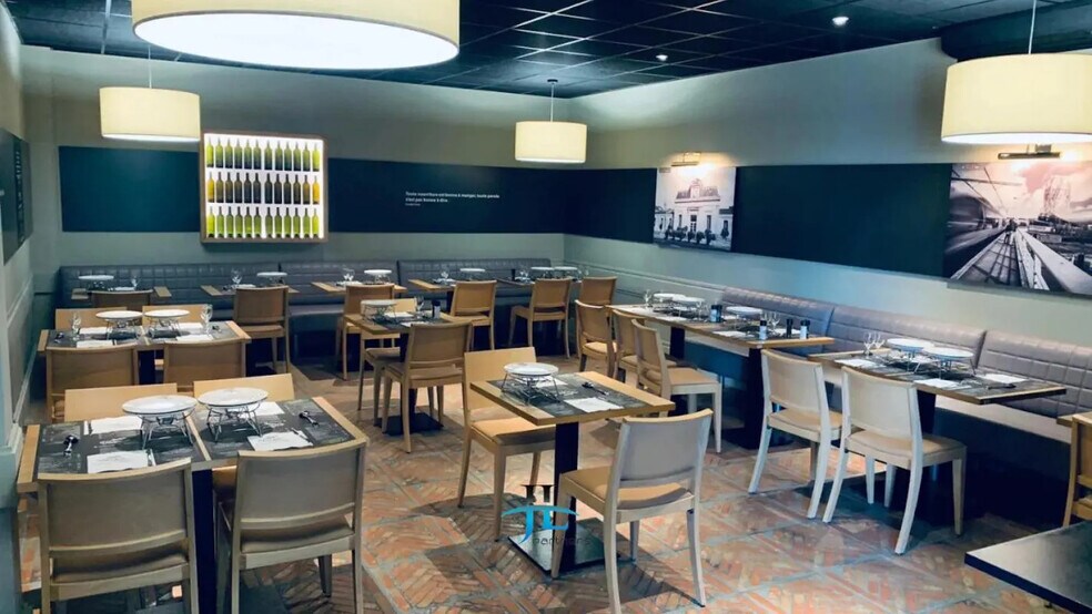 Retail in Le Haillan for lease - Interior Photo - Image 2 of 5