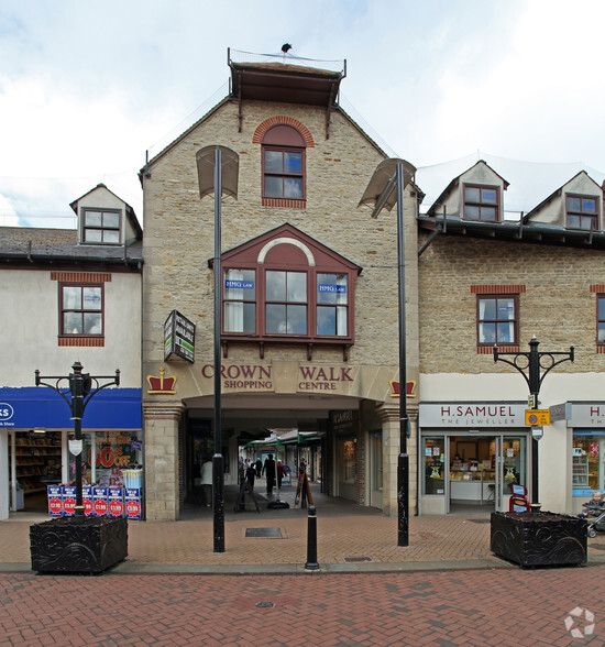 Crown Walk, Bicester for lease - Primary Photo - Image 1 of 11