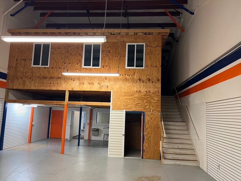 4566 NW 5th Blvd, Gainesville, FL for lease - Interior Photo - Image 2 of 19