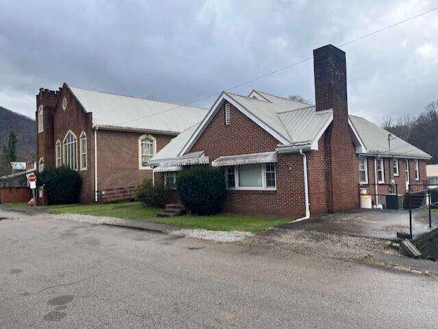 104 Frazier St, Cumberland, KY for sale - Building Photo - Image 2 of 10