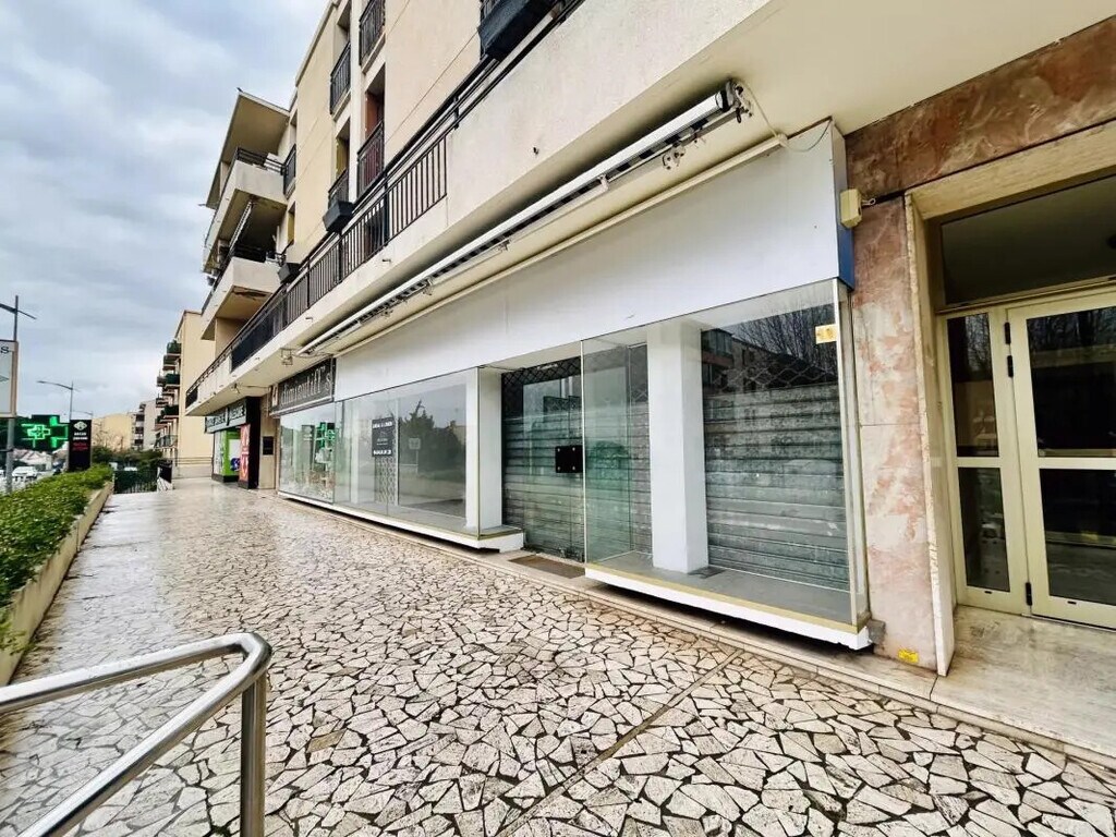 Location Commerce 80 m² - Photo 1