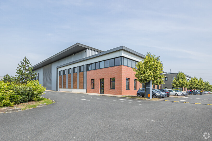 6 Rue Du Commandant D'estienne D'orves, Villeneuve-la-Garenne for lease - Building Photo - Image 2 of 5