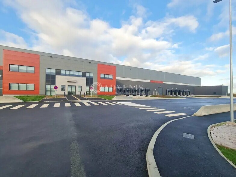 Industrial in Pléchâtel for lease - Building Photo - Image 2 of 12