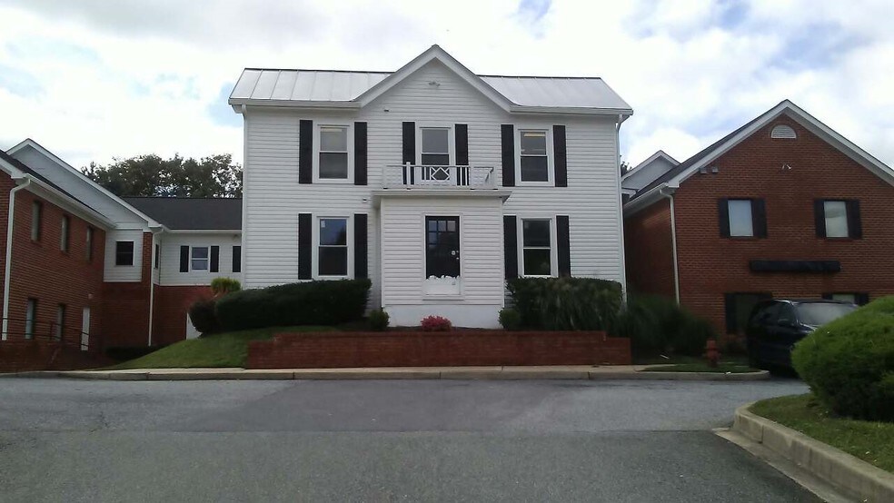 10810 Darnestown Rd, Gaithersburg, MD 20878