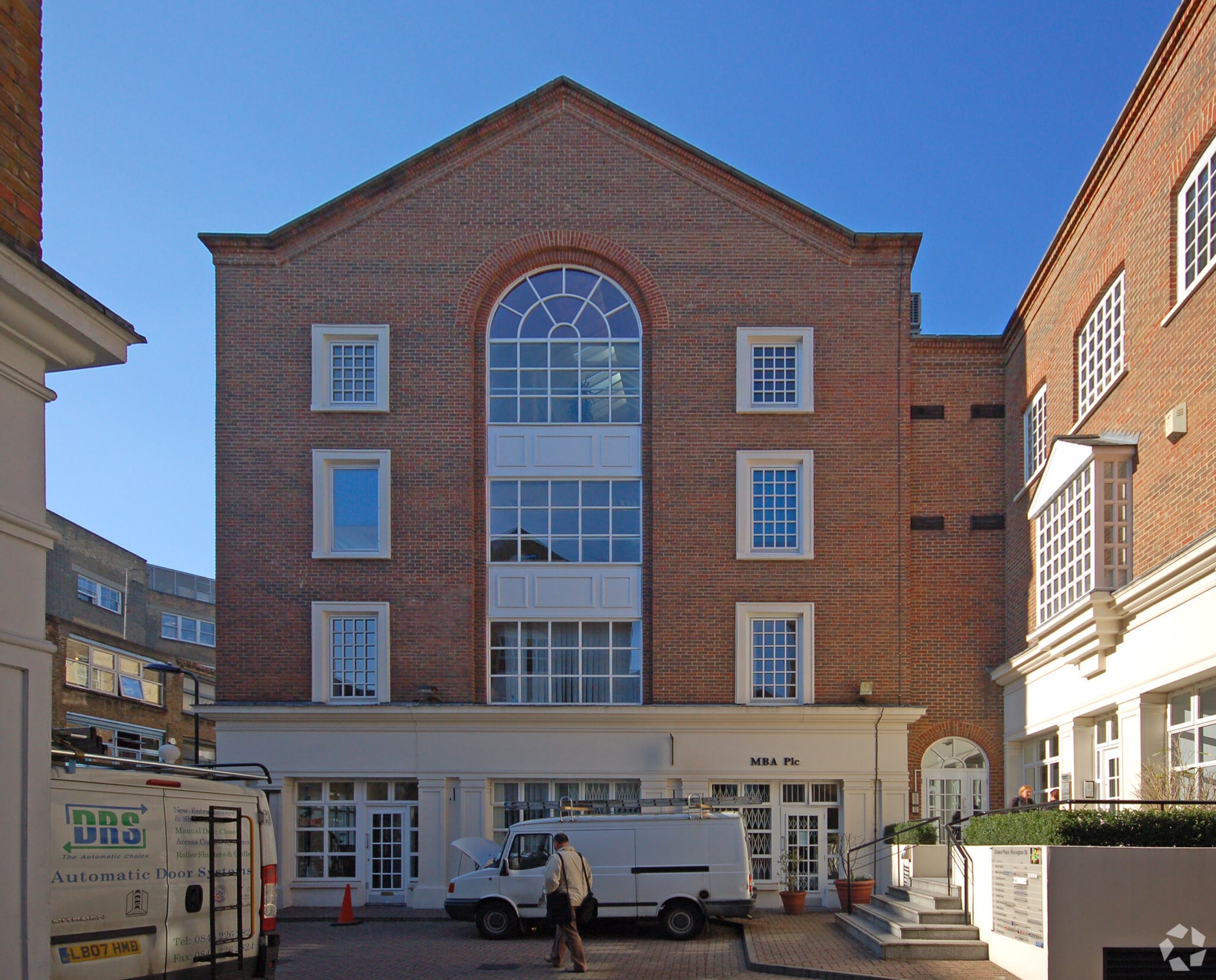 11 Chapel Pl, London for sale Primary Photo- Image 1 of 1