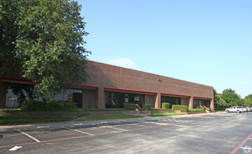 2010-2044 N State Highway 360, Grand Prairie, TX for lease Building Photo- Image 1 of 4