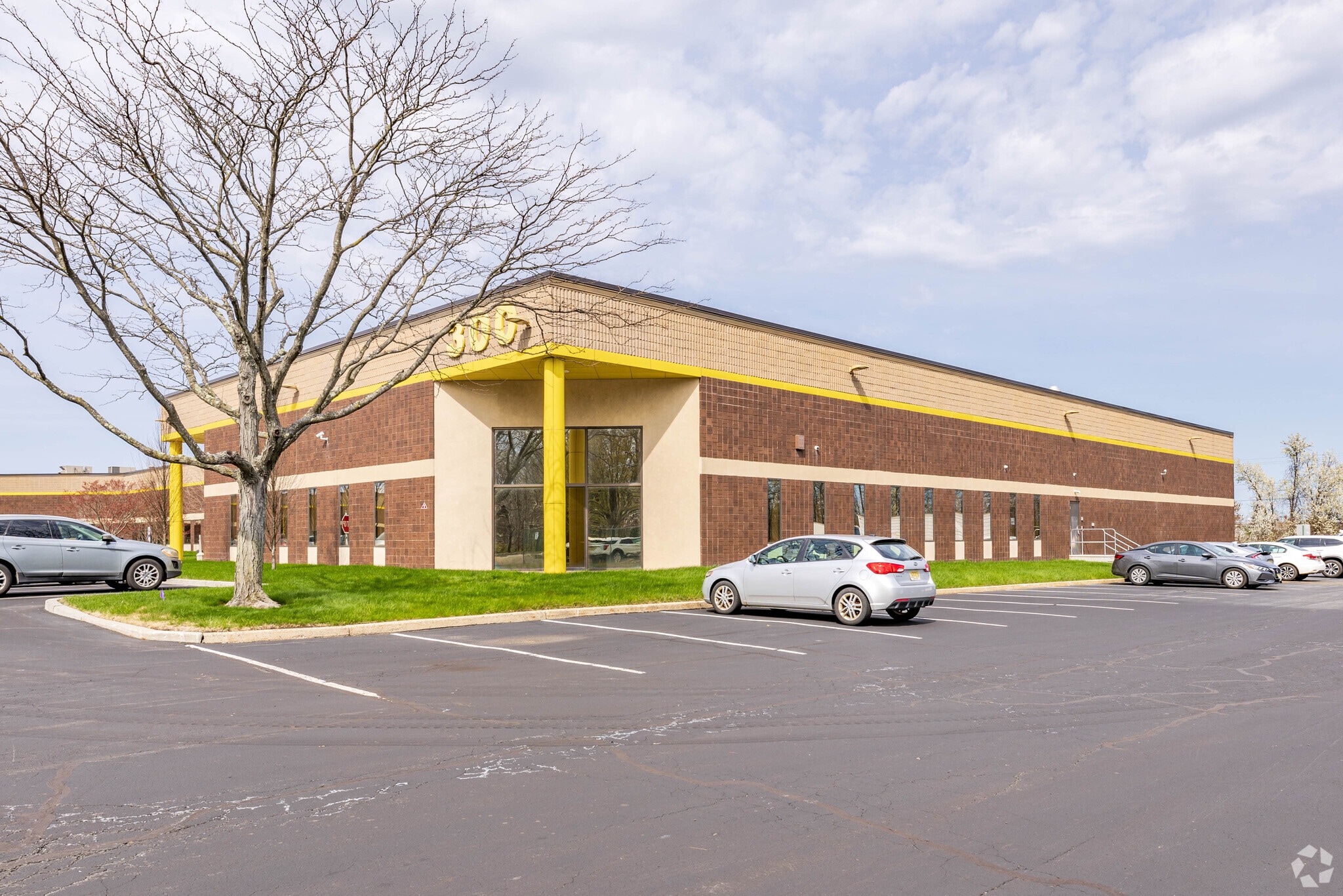 300 Columbus Cir, Edison, NJ for lease Primary Photo- Image 1 of 6