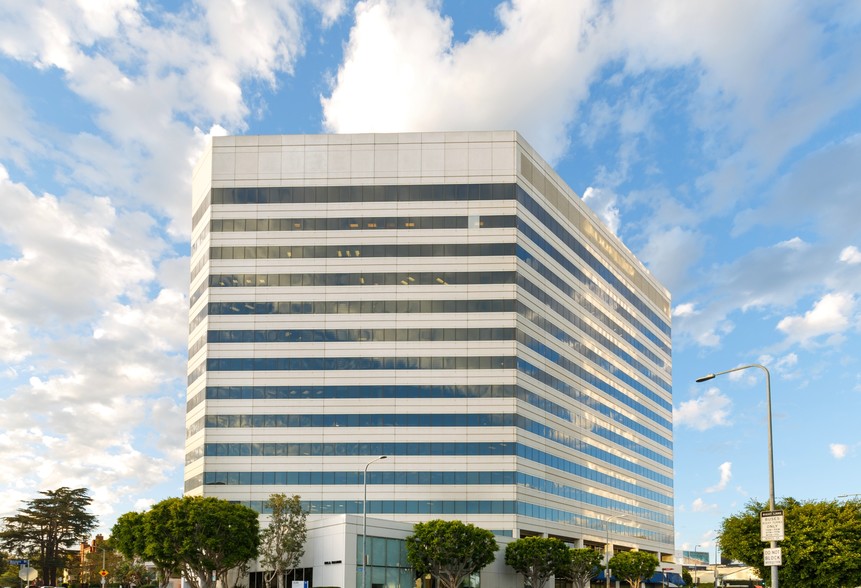 12121 Wilshire Blvd, Los Angeles, CA for lease - Building Photo - Image 1 of 2