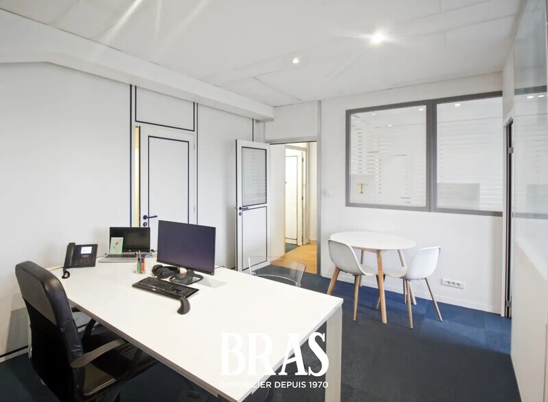 Office in Nantes for lease - Interior Photo - Image 3 of 4