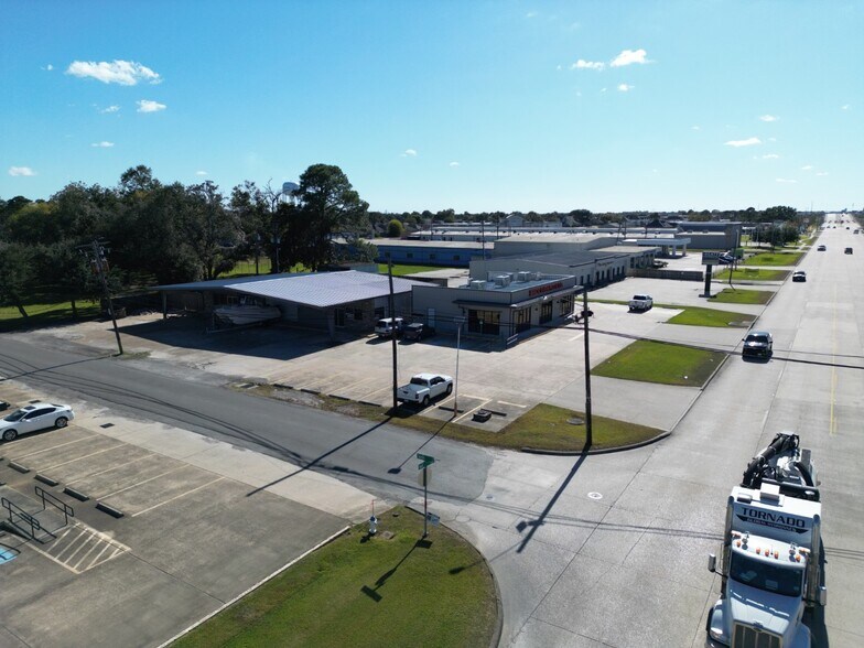 2701 Nall St, Port Neches, TX for sale - Building Photo - Image 3 of 8