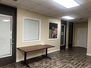 8121 Broadway St, Houston, TX for lease Interior Photo- Image 1 of 3