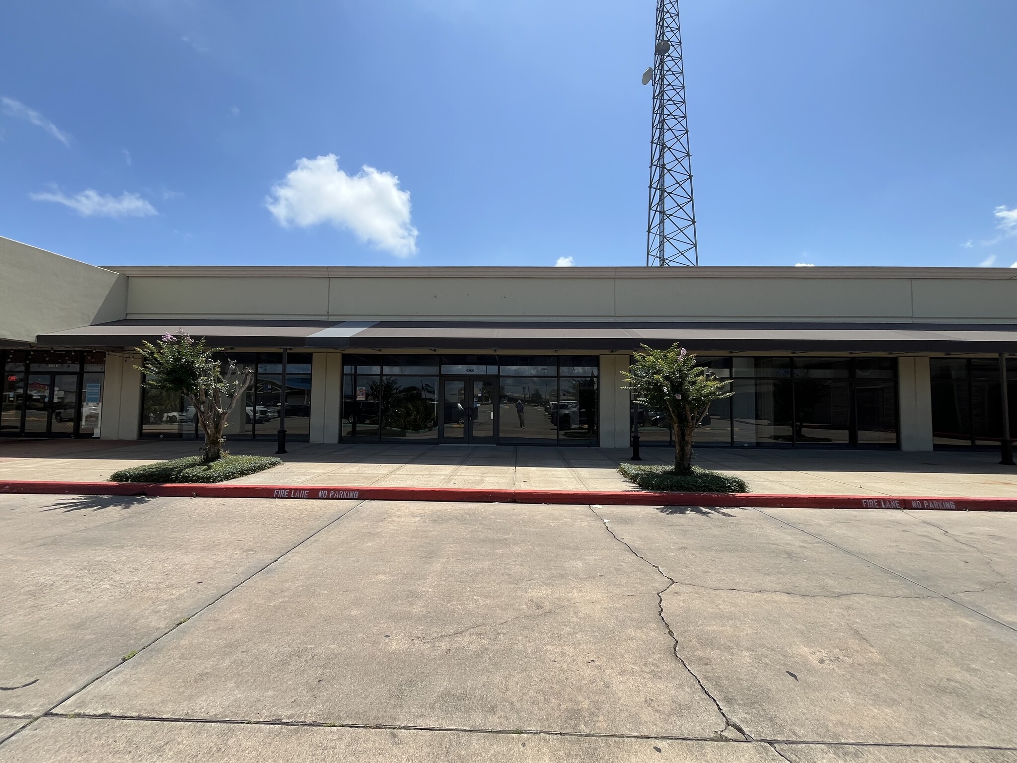 4328-4406 Dowlen Rd, Beaumont, TX for lease Building Photo- Image 1 of 1