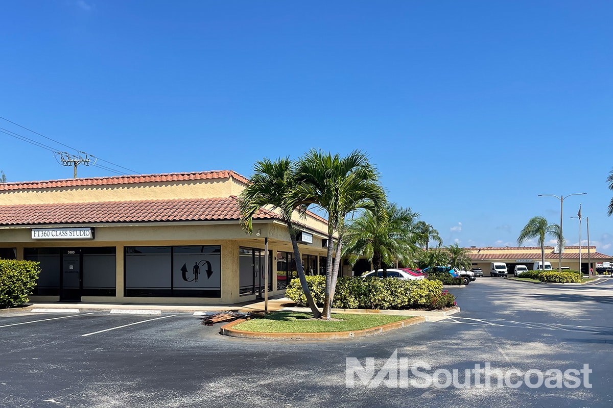 3800 SE Dixie Hwy, Stuart, FL for lease Building Photo- Image 1 of 9