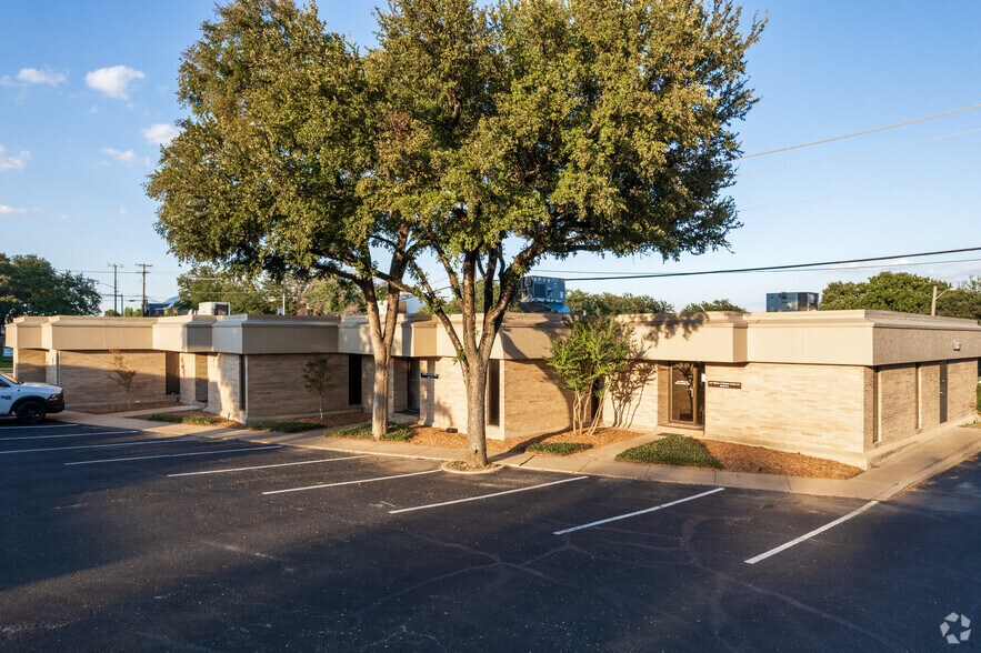 3600 Hulen St, Fort Worth, TX for lease - Building Photo - Image 3 of 5