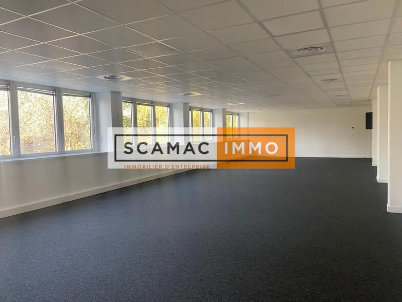 Office in Vélizy-Villacoublay for lease - Interior Photo - Image 2 of 10