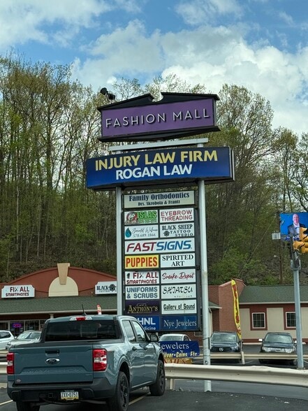 205-235 Scranton Carbondale Hwy, Scranton, PA for lease - Building Photo - Image 1 of 9