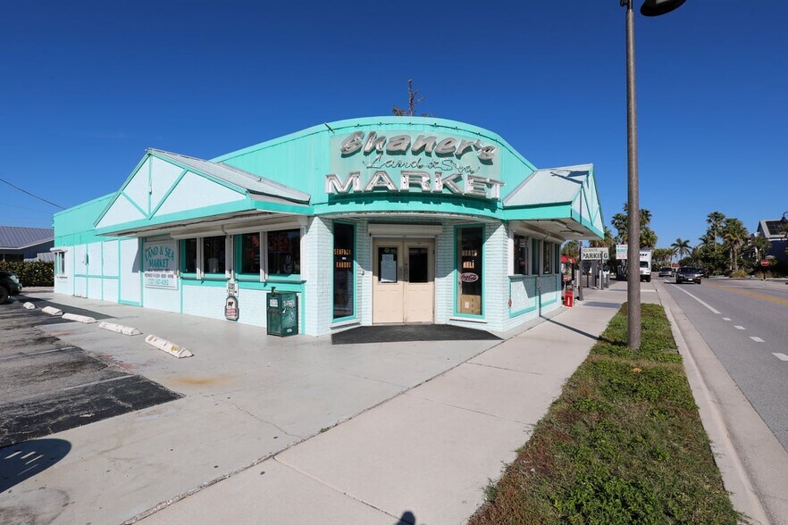 2000 Pass a Grille Way, Saint Pete Beach, FL for sale - Building Photo - Image 1 of 1