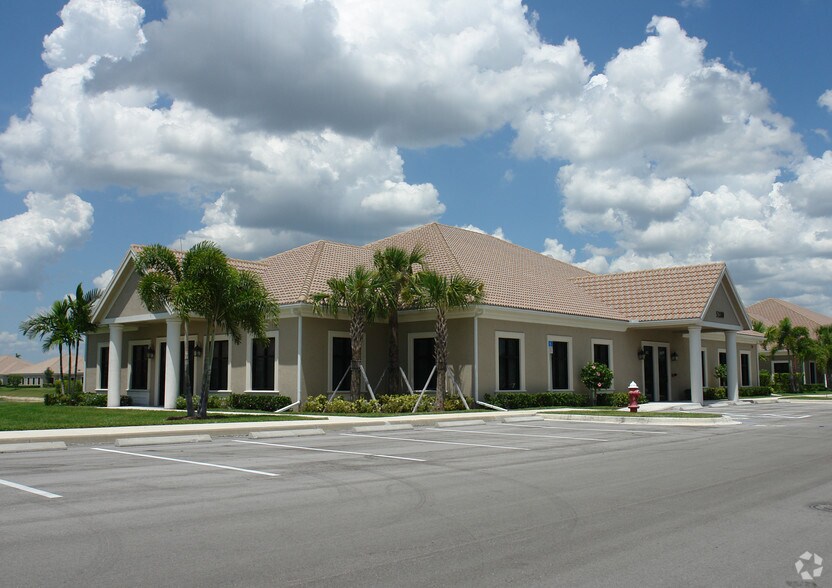 5280 Summerlin Commons Way, Fort Myers, FL for sale - Primary Photo - Image 1 of 1