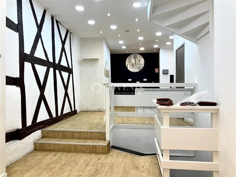 Retail in Bourges for lease Interior Photo- Image 1 of 4