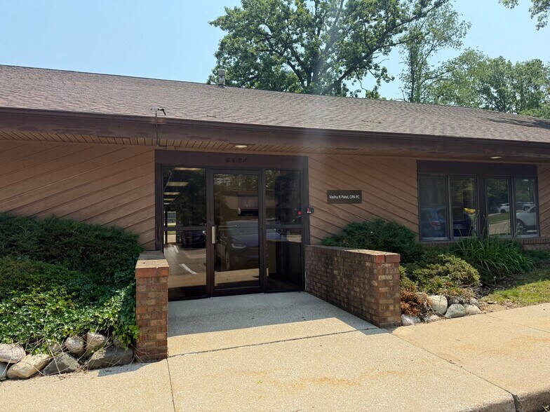 5090-5096 Lovers Ln, Kalamazoo, MI for lease - Building Photo - Image 2 of 6